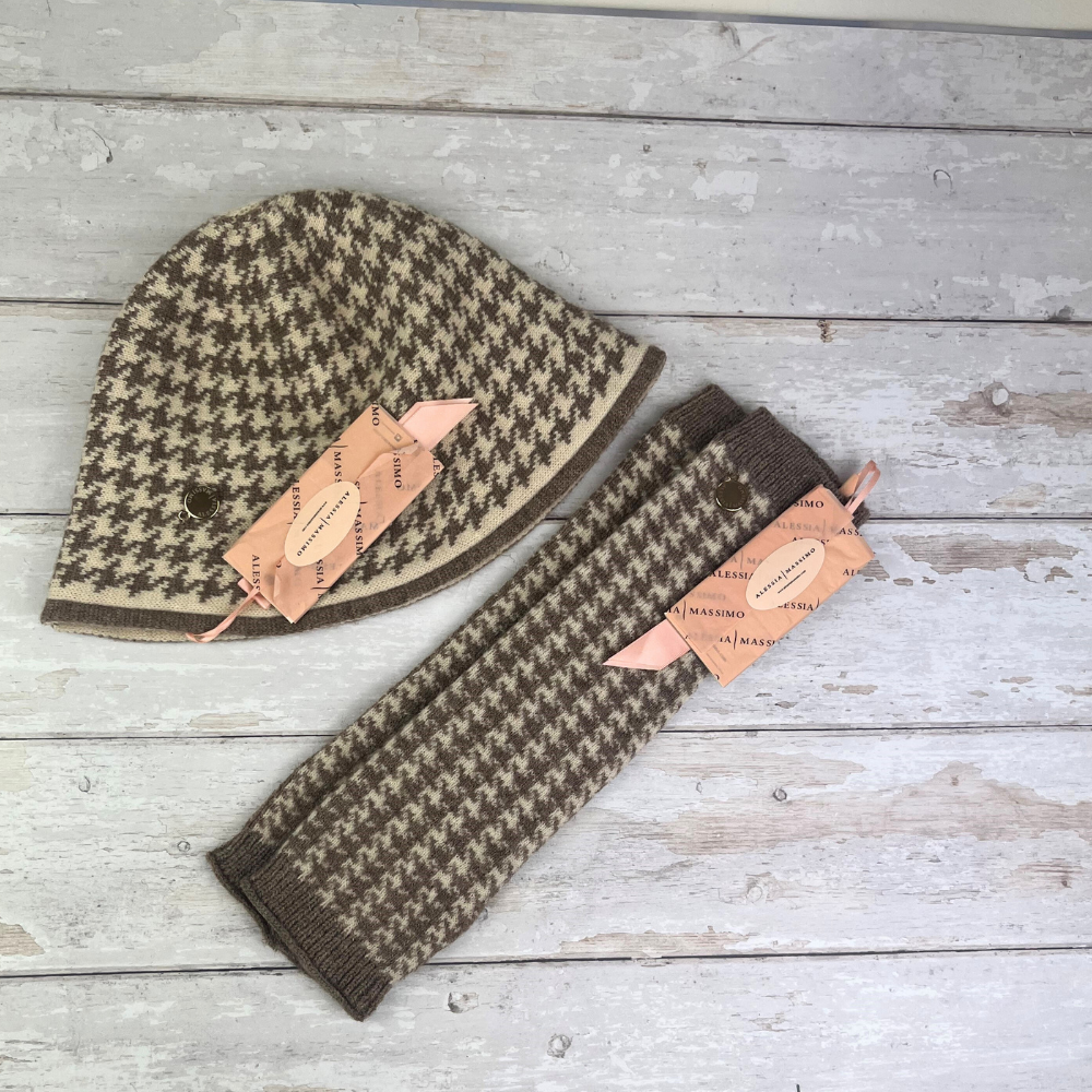 Ladies Houndstooth Check Longer Length Wrist Warmers By Alex Max